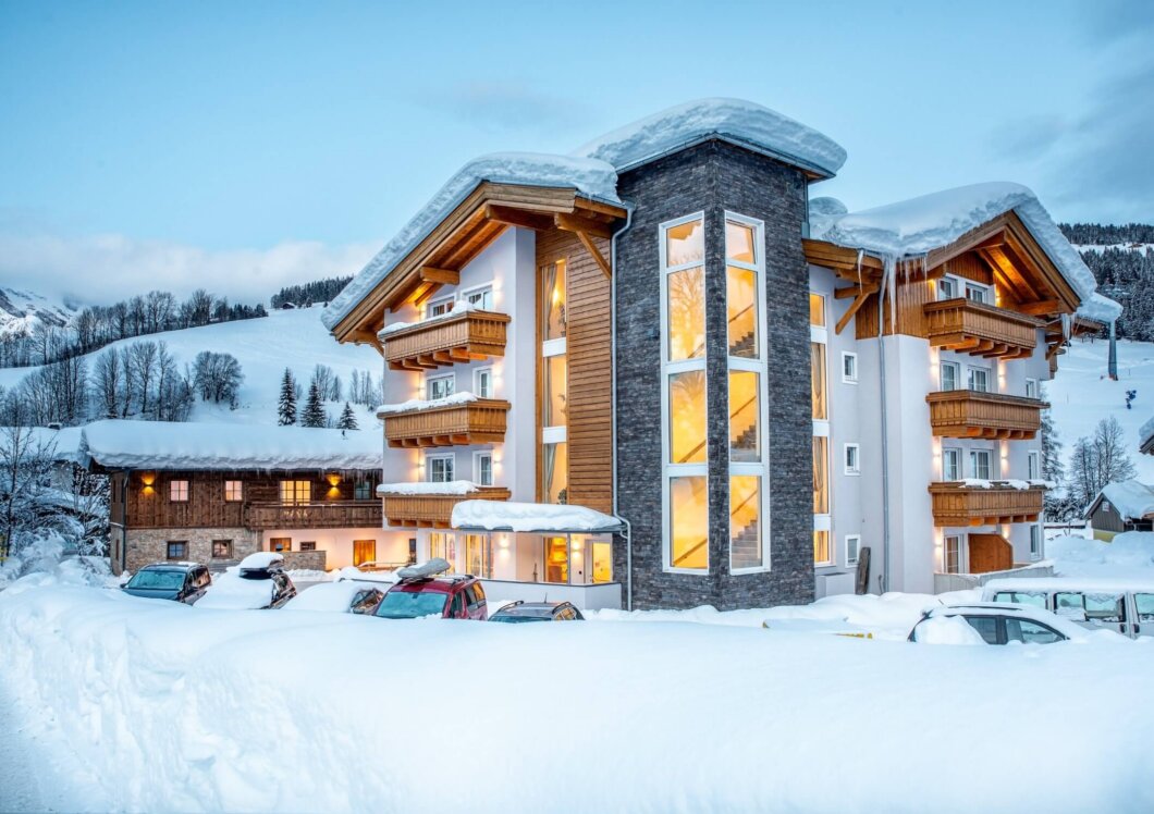 Apartmenthaus außen im Winter